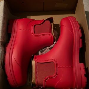 NIB UGG W DROPLET